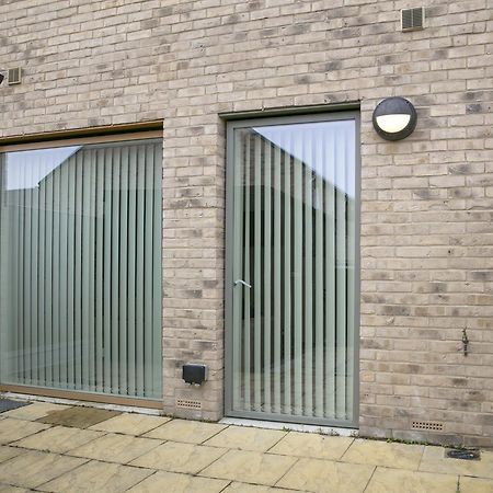 Modern & Exquisite Trumpington Townhouse With Parking & 5 Mins To Papworth Hospital Cambridge  Exterior photo