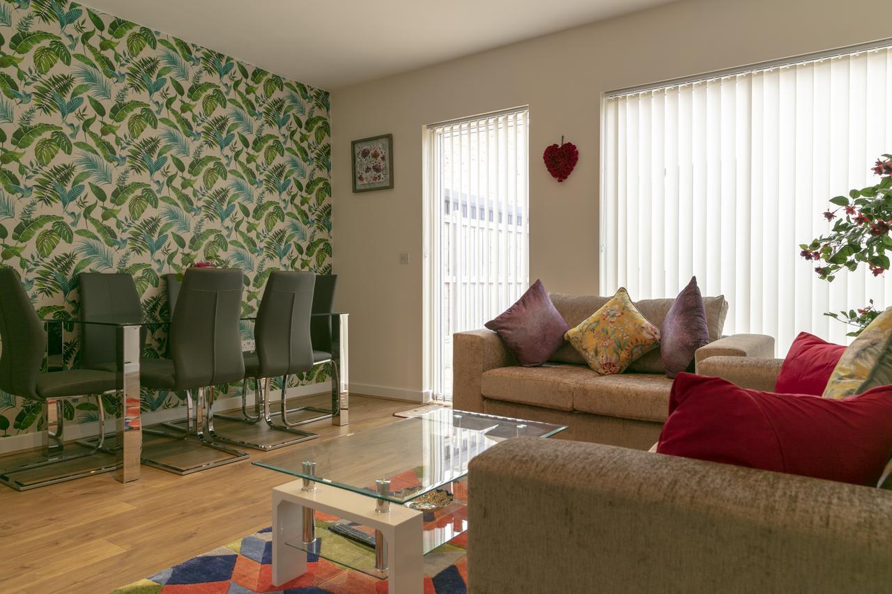 Modern & Exquisite Trumpington Townhouse With Parking & 5 Mins To Papworth Hospital Cambridge  Exterior photo
